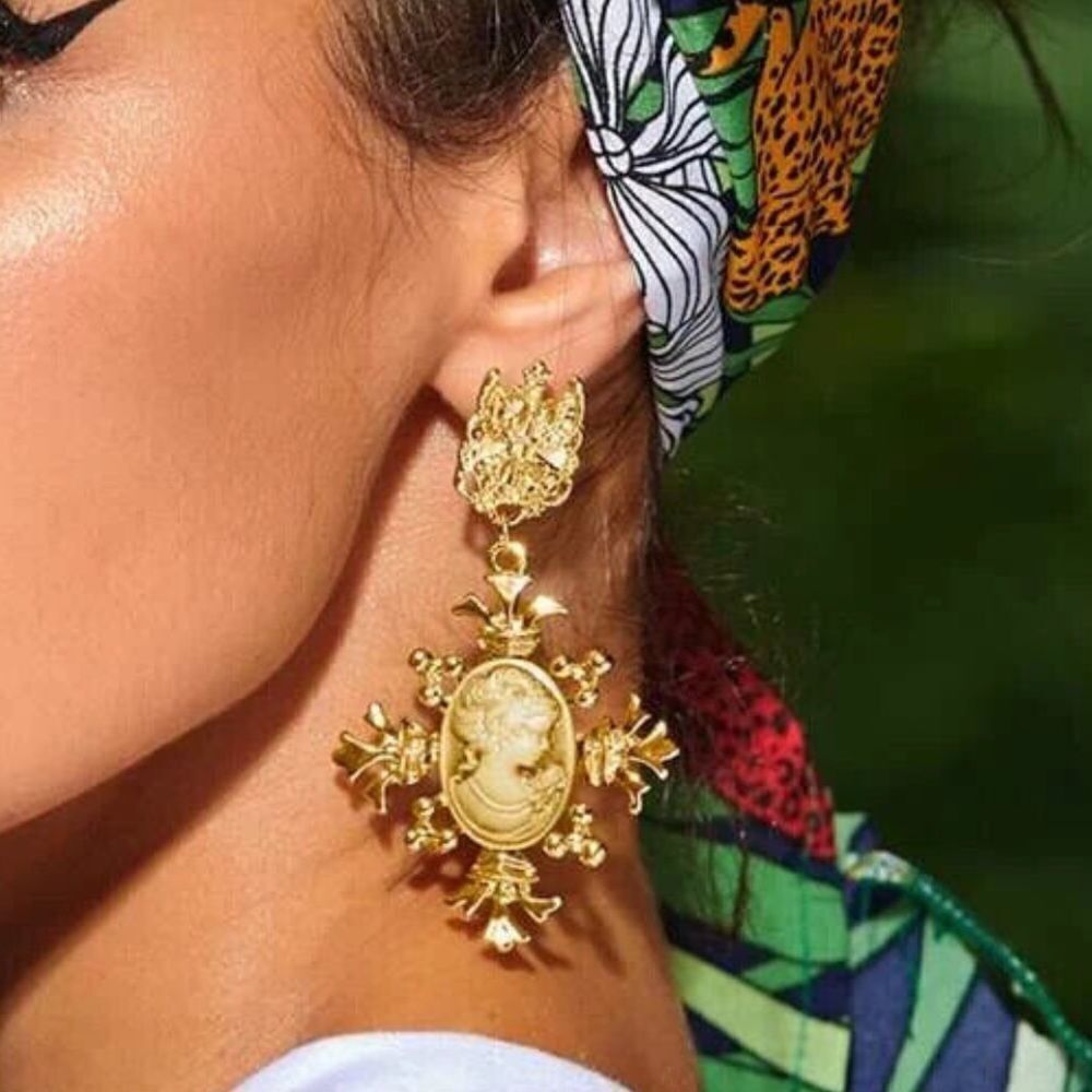 Italian vintage style earrings A285